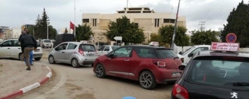 القصرين: وقفة احتجاجية لأصحاب مدارس تعليم السياقة إحتجاجا على الترفيع في أسعار المحروقات