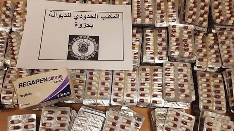 تمكنت فرقة تفتيش المسافرين بالتنسيق مع خلية التفتيش بالأشعة للديوانة بالمعبر الحدودي بحزوة من إحباط محاولة تهريب عدد 7252 حبة دواء مخدر في اتجاه القطر الجزائري كانت مخفية على متن سيارة تضم أربعة ركاب جزائريين أثناء قيامهم بإجراءات مغادرة التراب التونسي