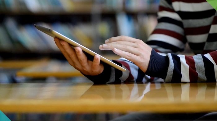 وقعت وزارة التربية،، اتفاقية شراكة مع الشركة الصينية لتصنيع معدات الاتصالات السلكية واللاسلكية والالكترونيات الاستهلاكية "هواوي"، تتولى بمقتضاها هذه الشركة المساعدة على رقمنة التعليم الابتدائي والاعدادي و الثانوي في تونس ودراسة خطواتها