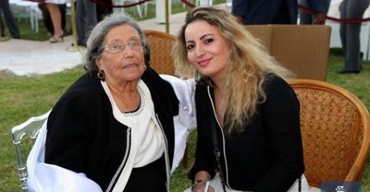 المرأة التي نزع عنها بورقيبة حجابها :فخورة لأني أول من فتحت باب التحرر… و أعتبر الحجاب جهل